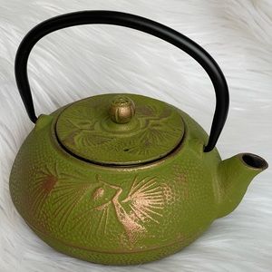 CAST IRON JAPANESE TEA POT 16 oz | PINE TREE & PINE CONES DETAILS